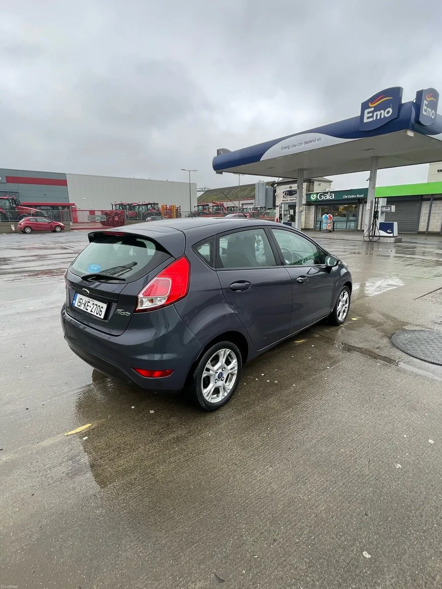 Ford Fiesta ( low km ) - Image 4