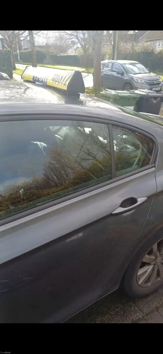 Volkswagen Passat 2016 - Image 2