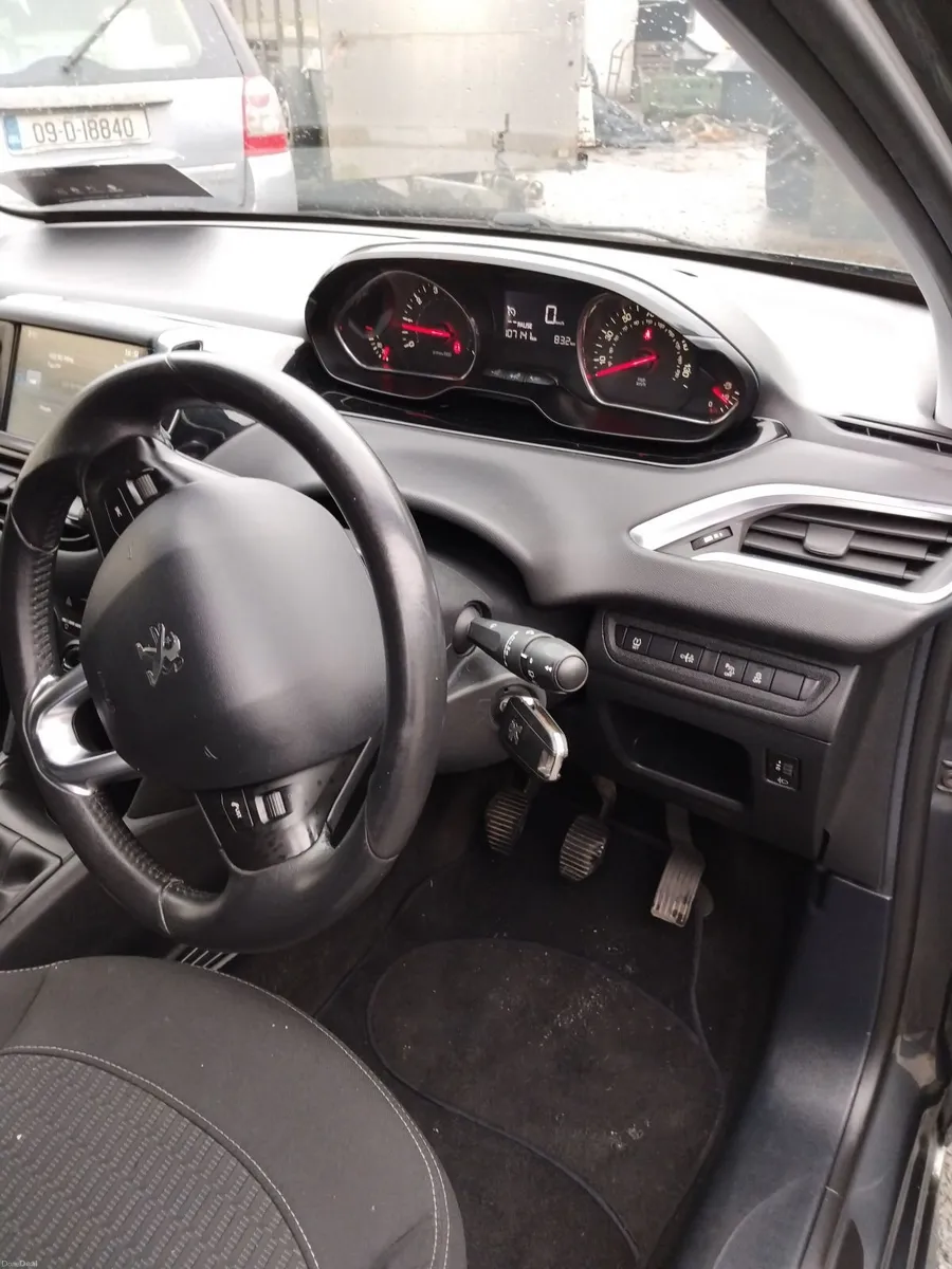 Peugeot 208 2014 - Image 4