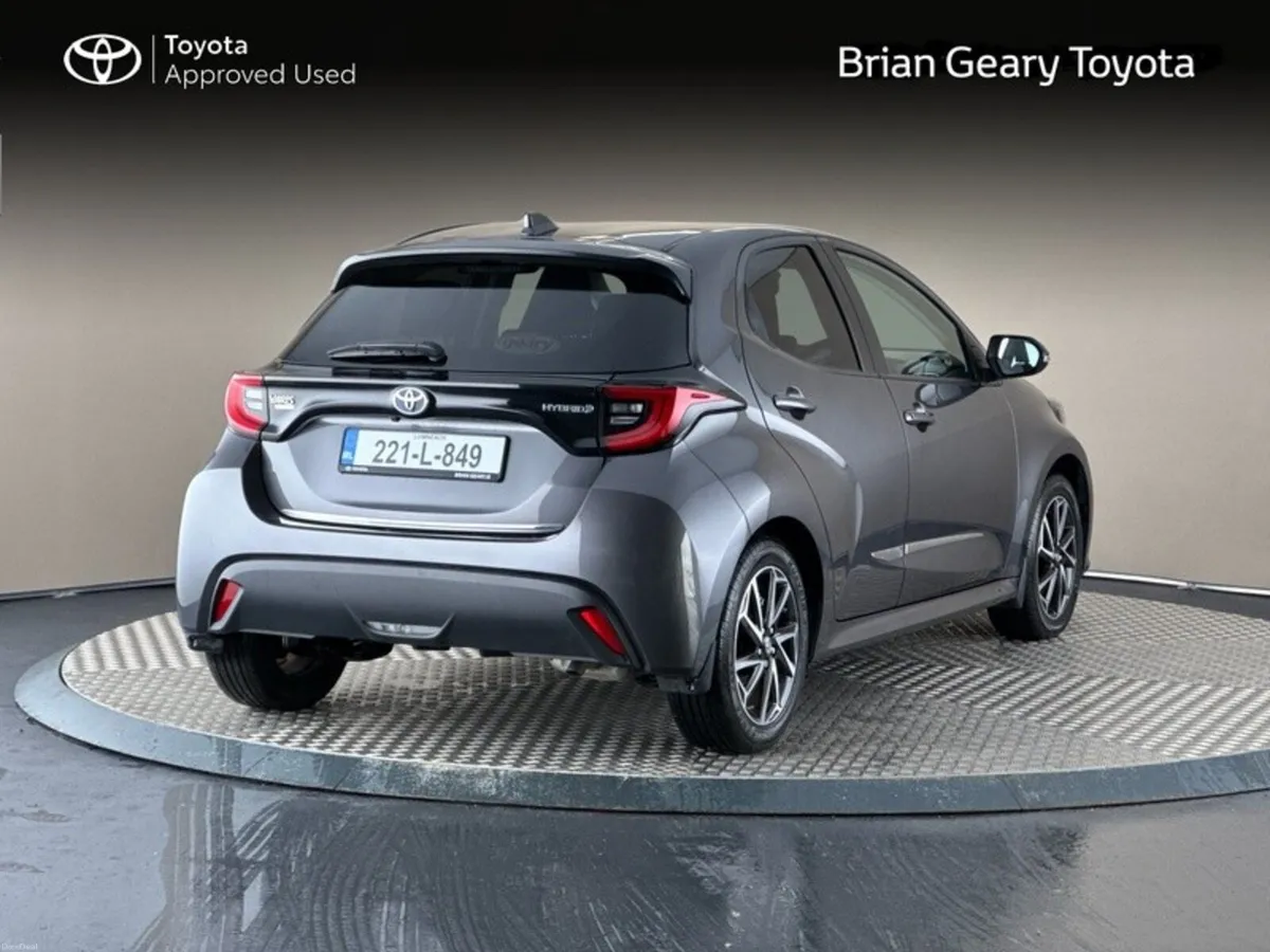 Toyota Yaris HYBRID LUNA SPORT - Image 2