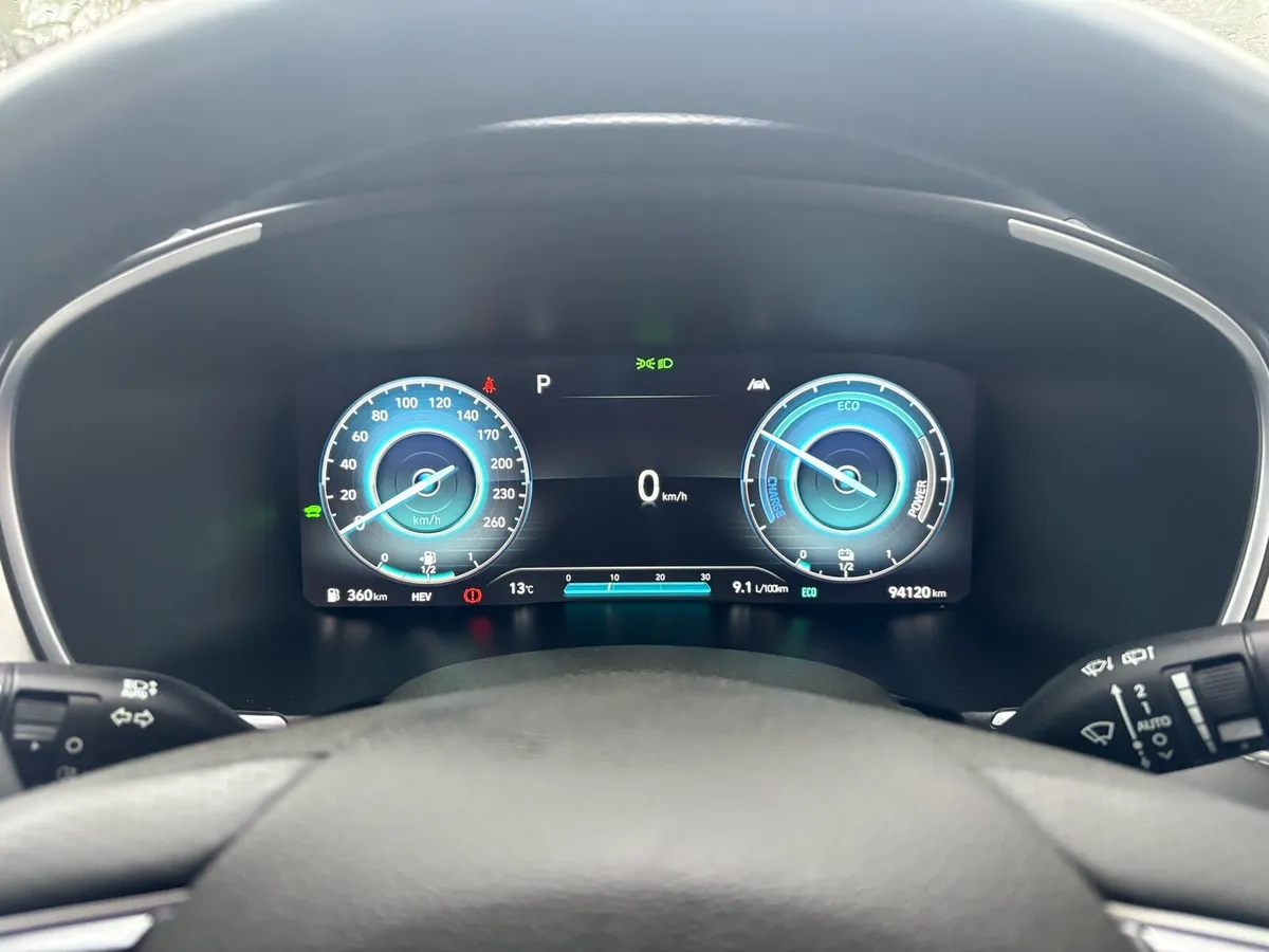 Hyundai Santa Fe Exec Plus PHEV 1.6L AUTOMATIC - Image 3