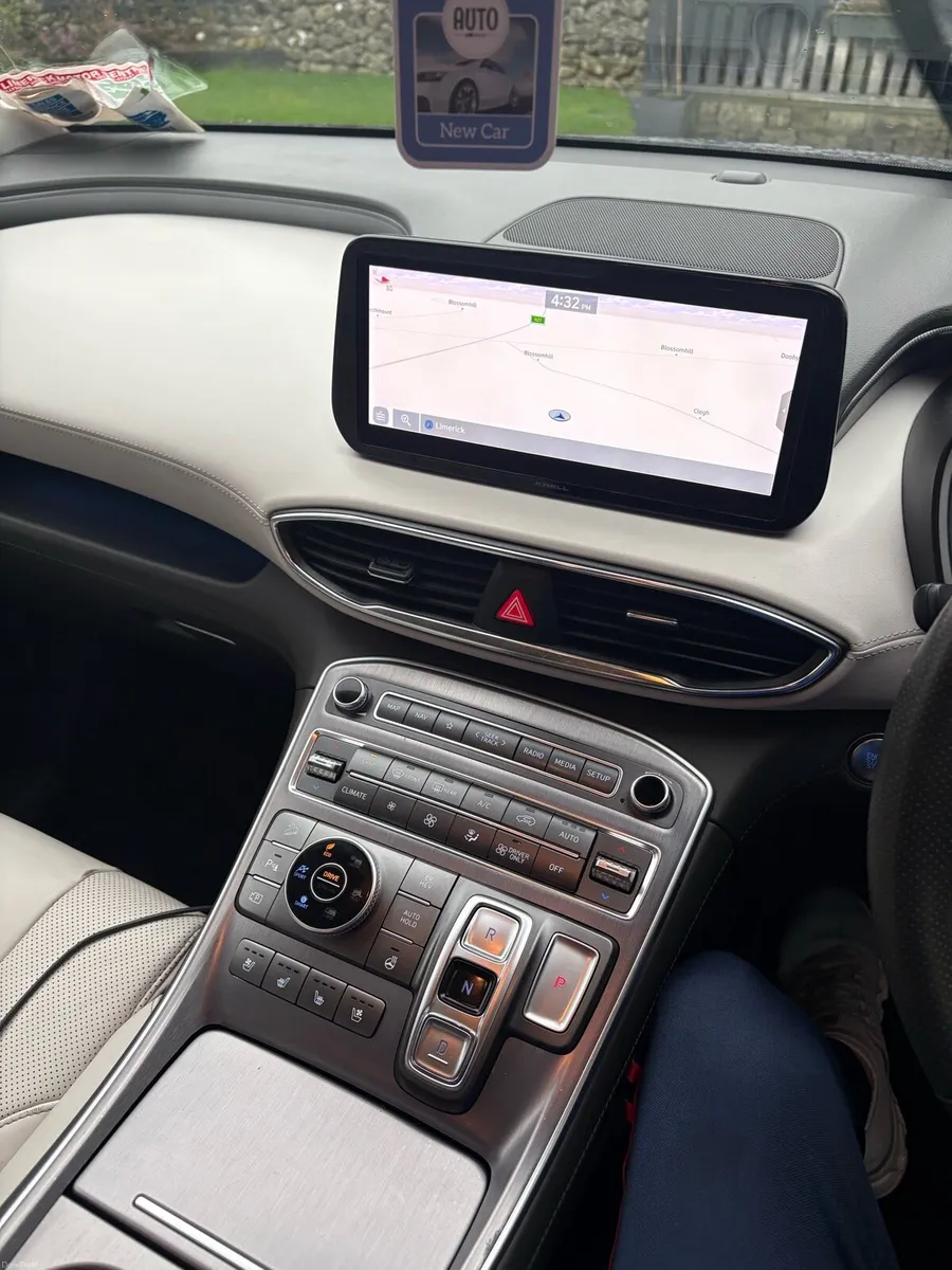 Hyundai Santa Fe Exec Plus PHEV 1.6L AUTOMATIC - Image 6