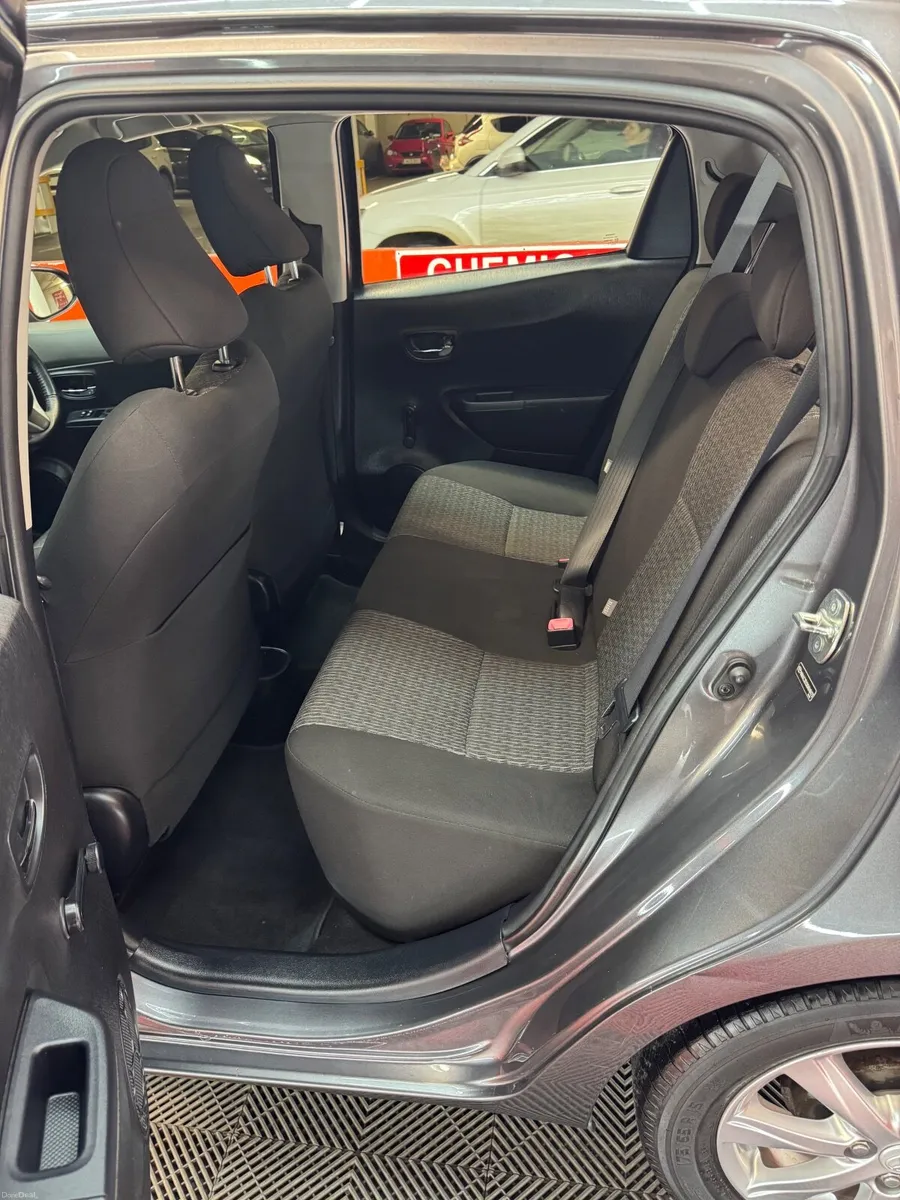Toyota Yaris 2013 - Image 4