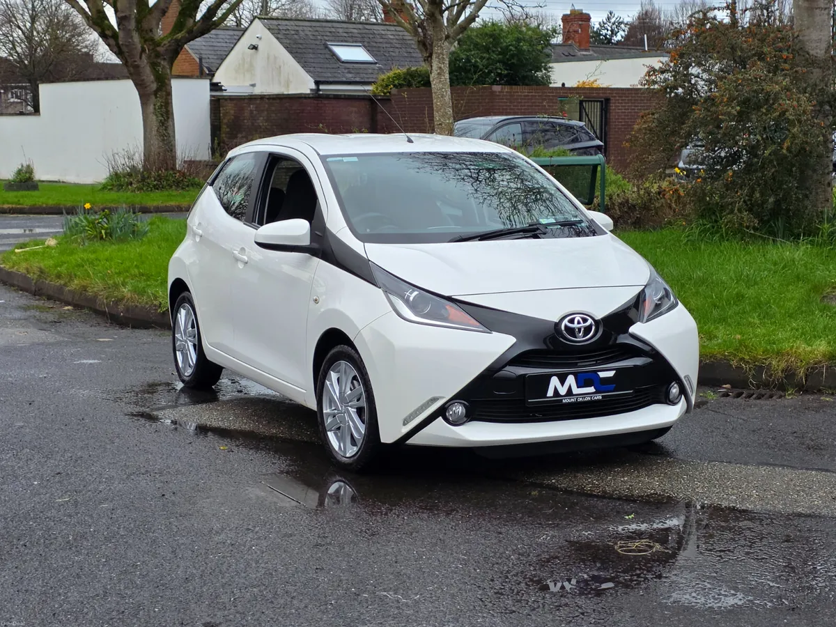 Toyota Aygo X-Play + **HIGH SPEC** 2017 - Image 2