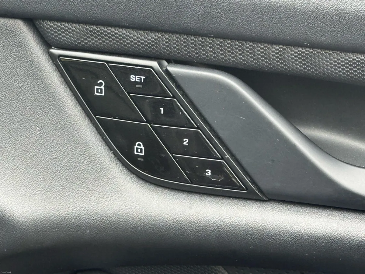 Porsche Taycan - Image 3