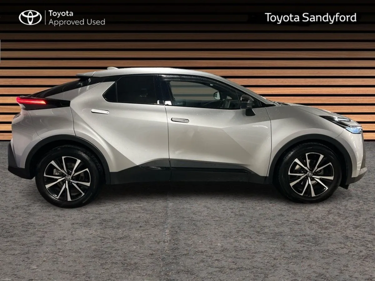 Toyota C-HR HYBRID SPORT // REAR CAMERA // APPLE C - Image 3