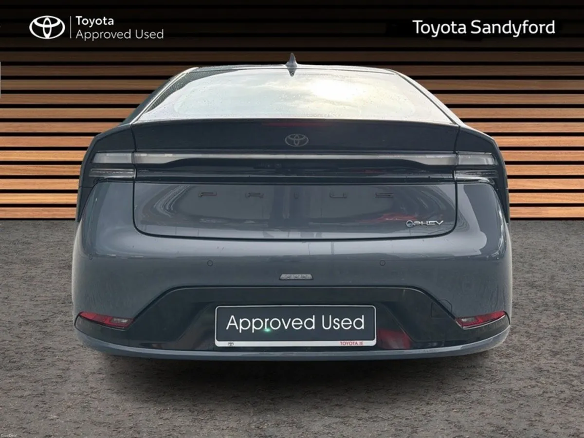 Toyota Prius IRISH CAR FULL SPEC // LEATHER HEATED - Image 4