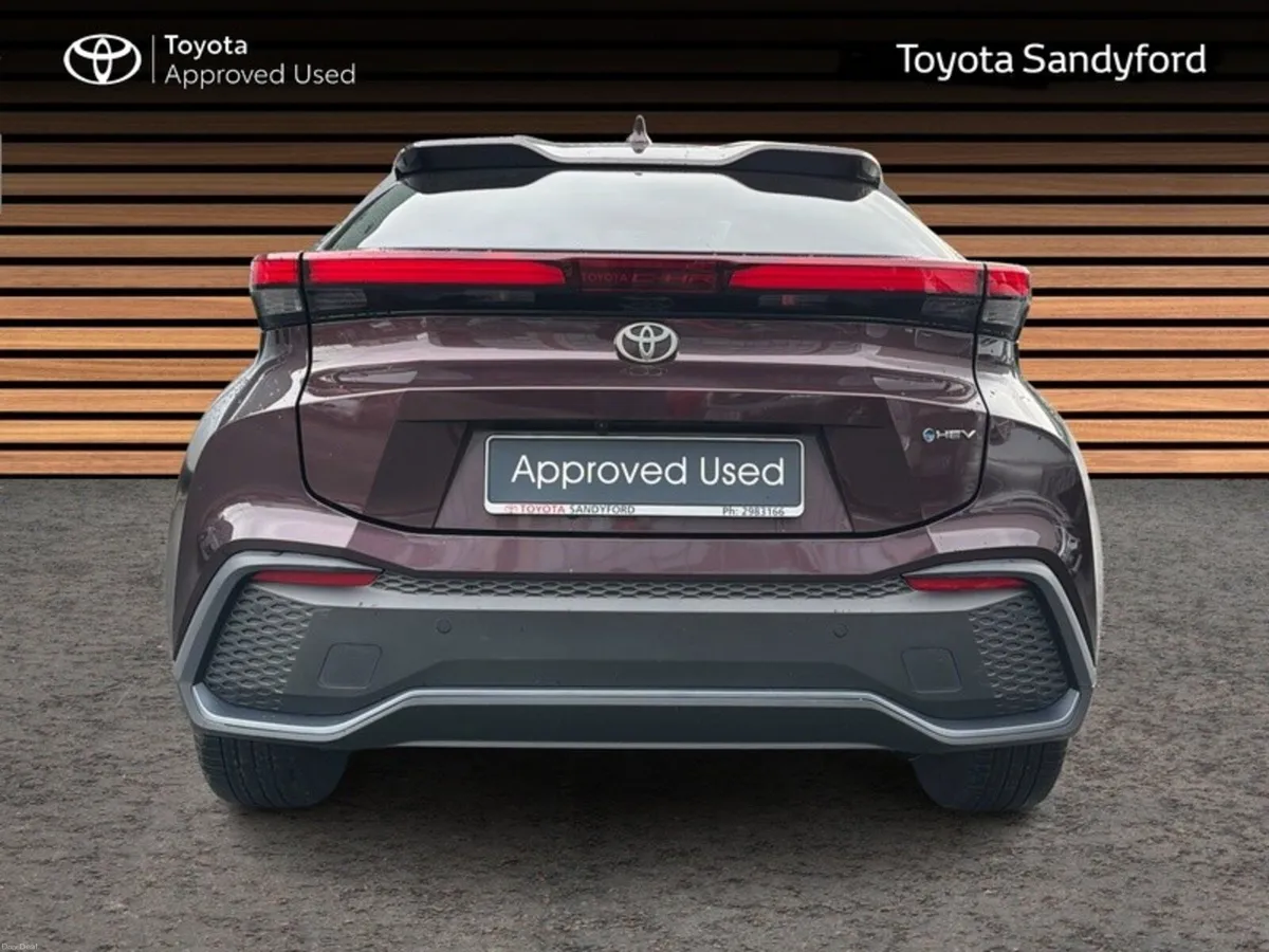 Toyota C-HR HYBRID SPORT // HEATED SEATS // APPLE - Image 4