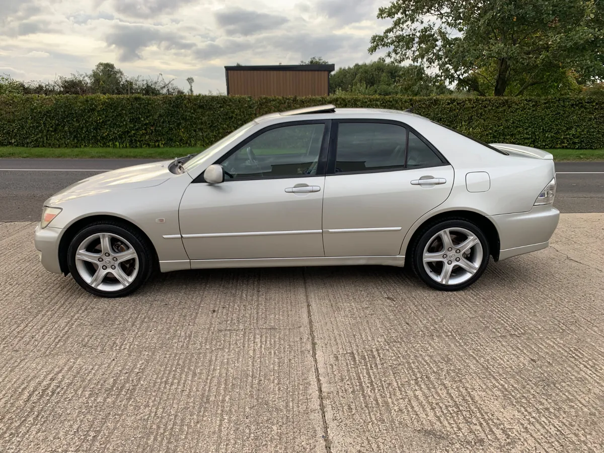 2000 LEXUS IS200 SPORT | SUNROOF | PRIVACY |  LSD - Image 2