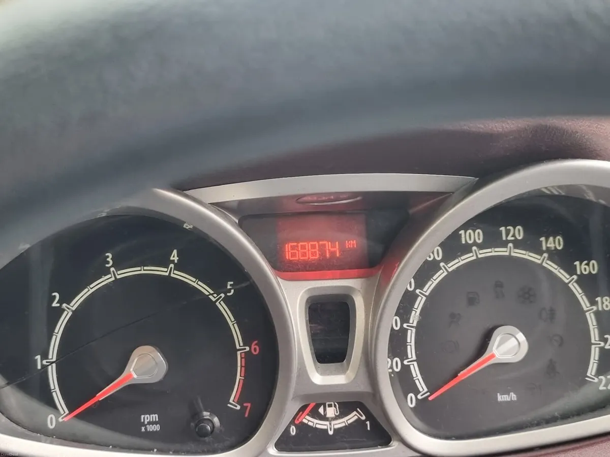 Reliable, clean Fiesta - Image 3