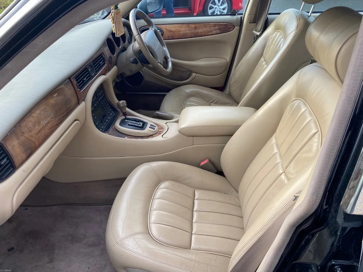 Jaguar XJ8 3.2 V8 Petrol - Image 2