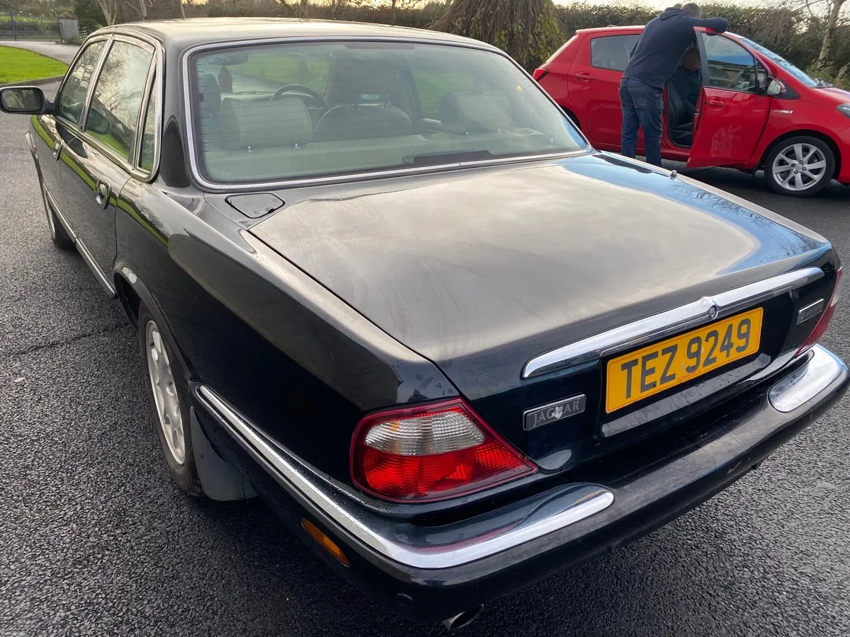 Jaguar XJ8 3.2 V8 Petrol - Image 3
