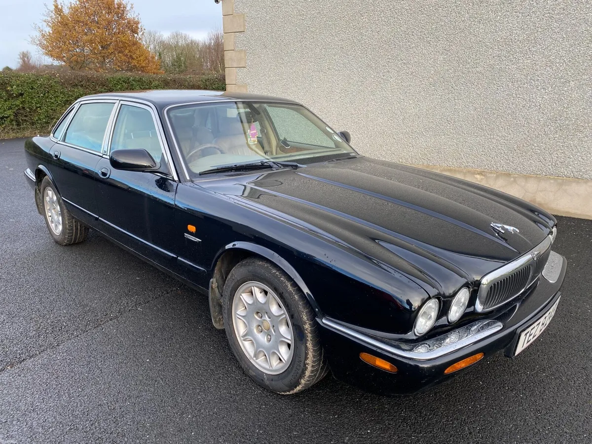 Jaguar XJ8 3.2 V8 Petrol - Image 4