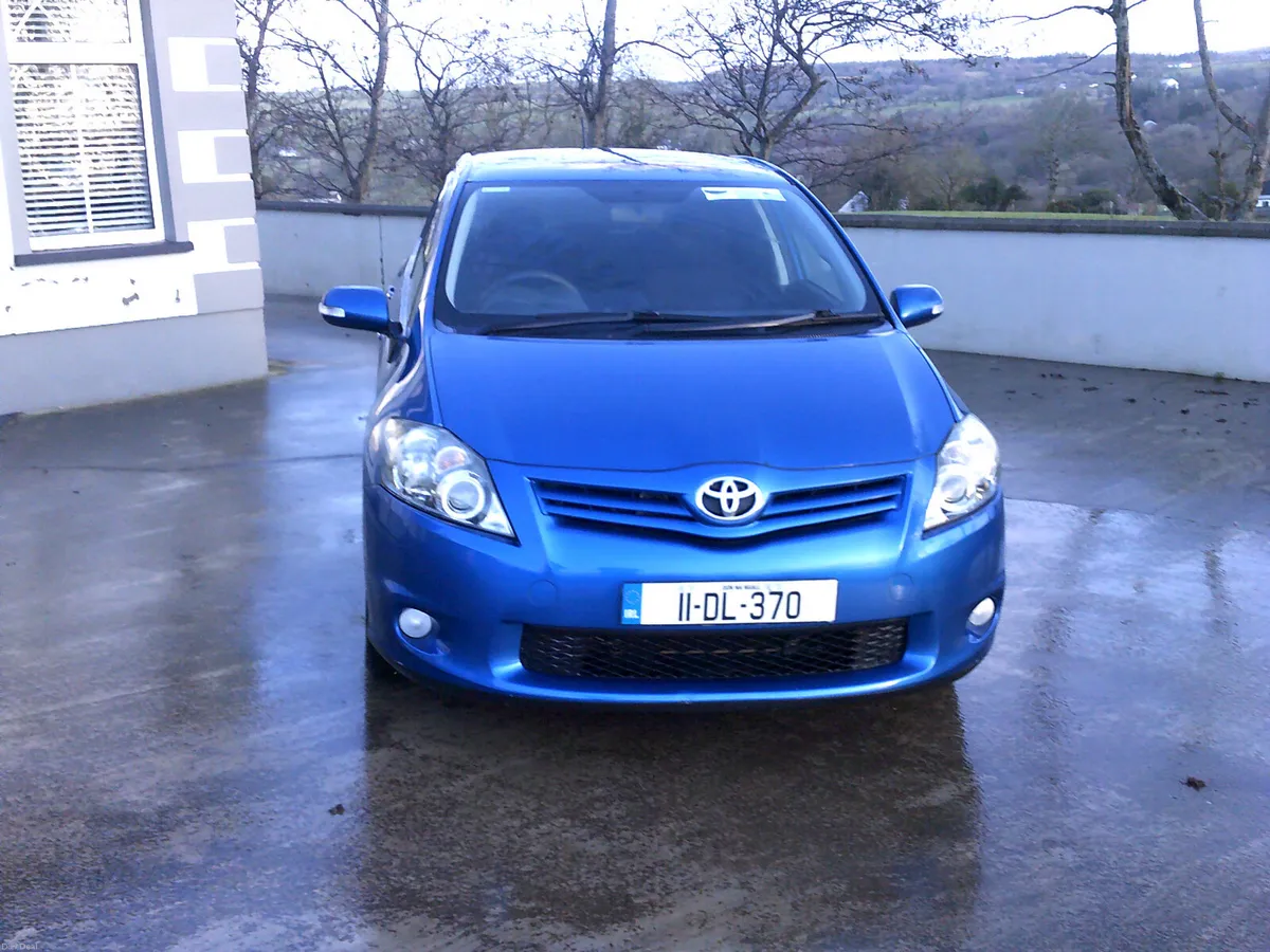 Toyota Auris 2011 - Image 2