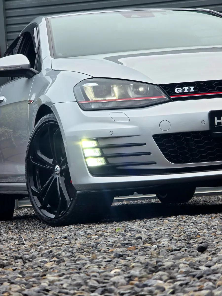 2014 VW GOLF GTI 230BHP DSG LOW KMS - Image 3