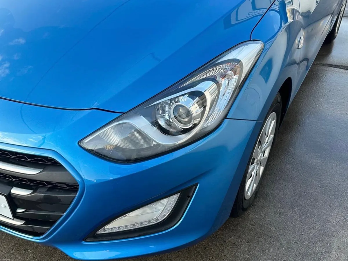 Hyundai i30 BLUE 110PS 5DR SDRIVE - Image 4