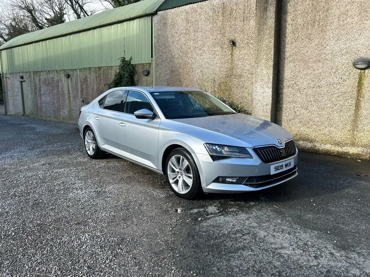Skoda Superb 2.0 TDI SE L Executive DSG 7speed - Image 1