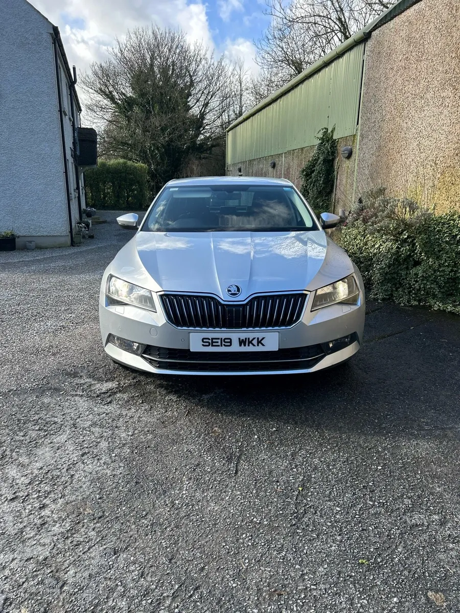 Skoda Superb 2.0 TDI SE L Executive DSG 7speed - Image 3