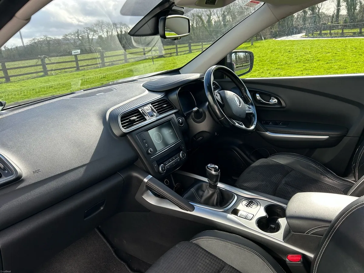 High-spec 2016 Renault Kadjar Signature - Image 3