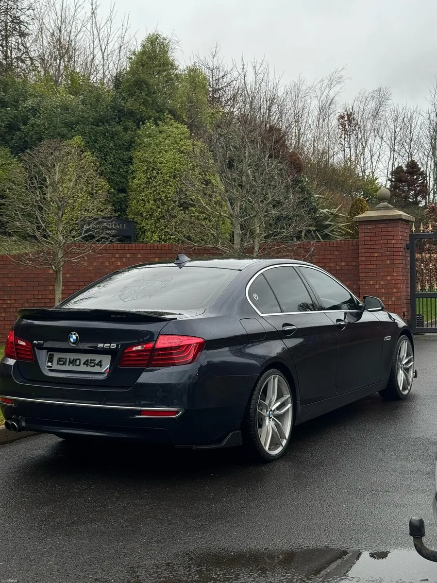 Bmw 528i - Image 1