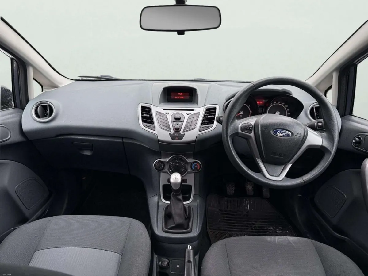 Ford Fiesta Style 1.25 60PS 5DR - Image 2