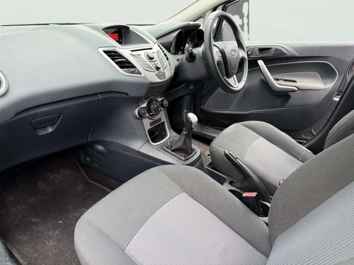Ford Fiesta Style 1.25 60PS 5DR - Image 4