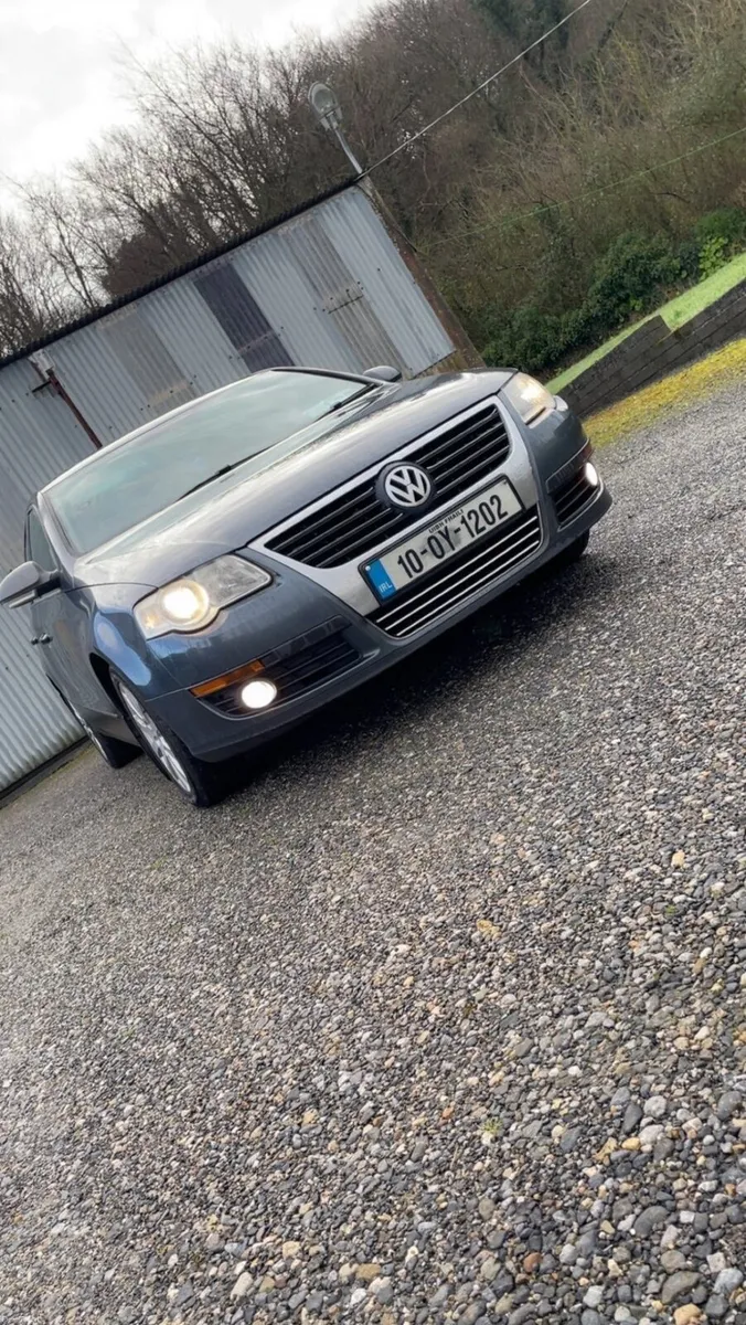 Volkswagen Passat 2010 - Image 1