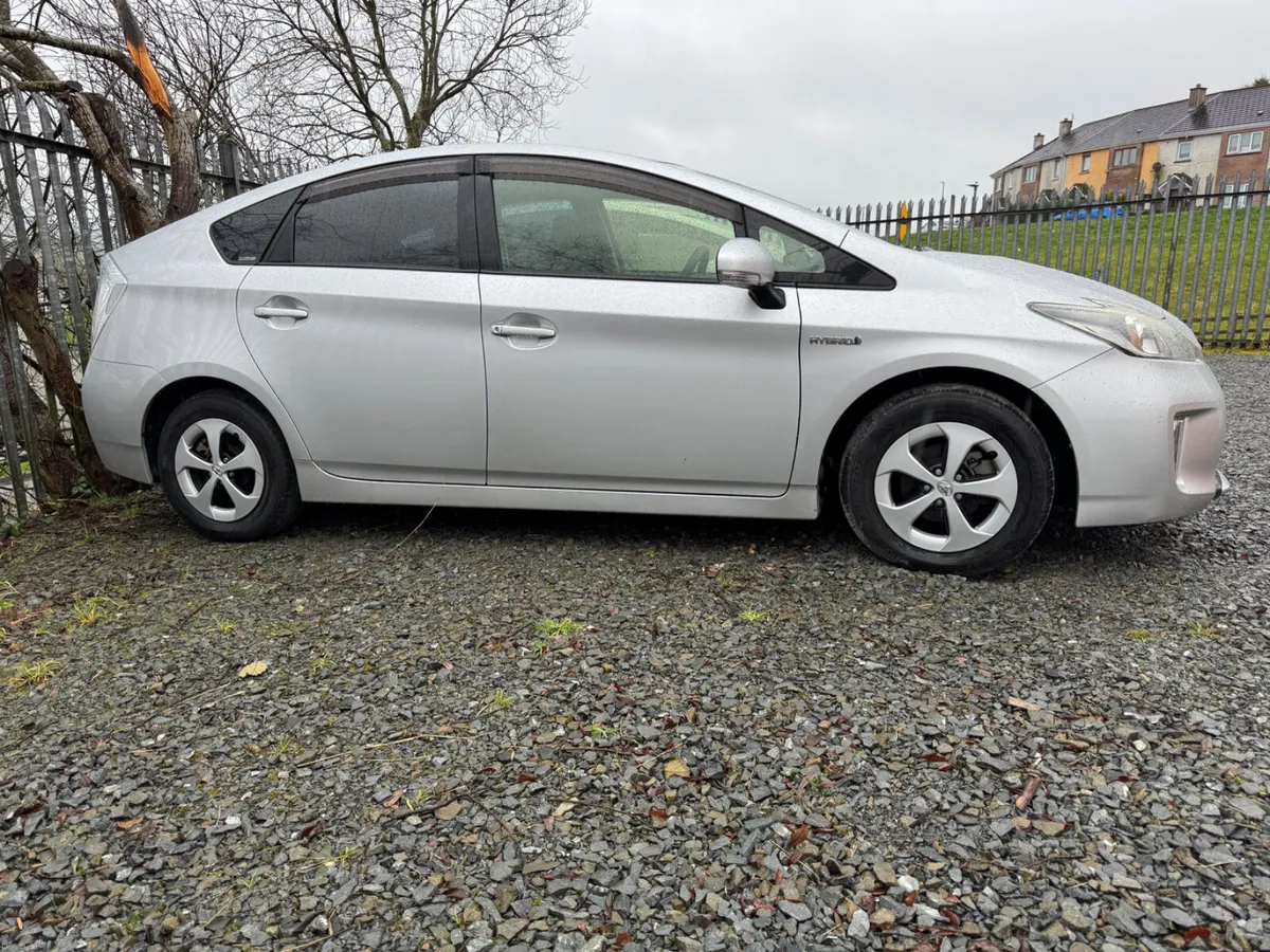 Toyota Prius 2015 | Hybrid | Reverse Cam - Image 4