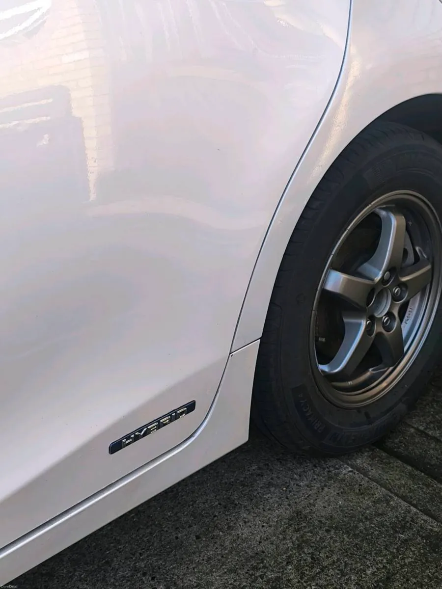 Lexus CT200H - Image 3