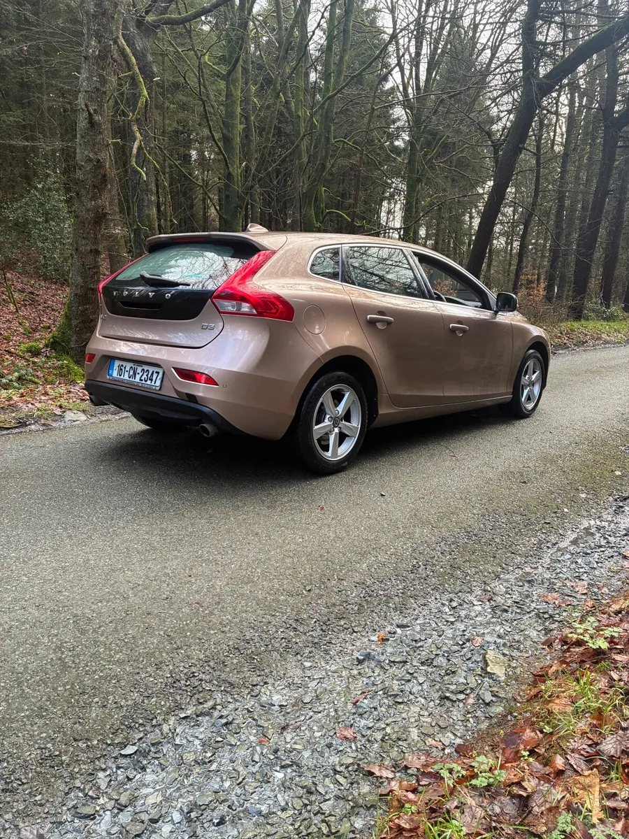 Volvo V40 2016 - Image 1