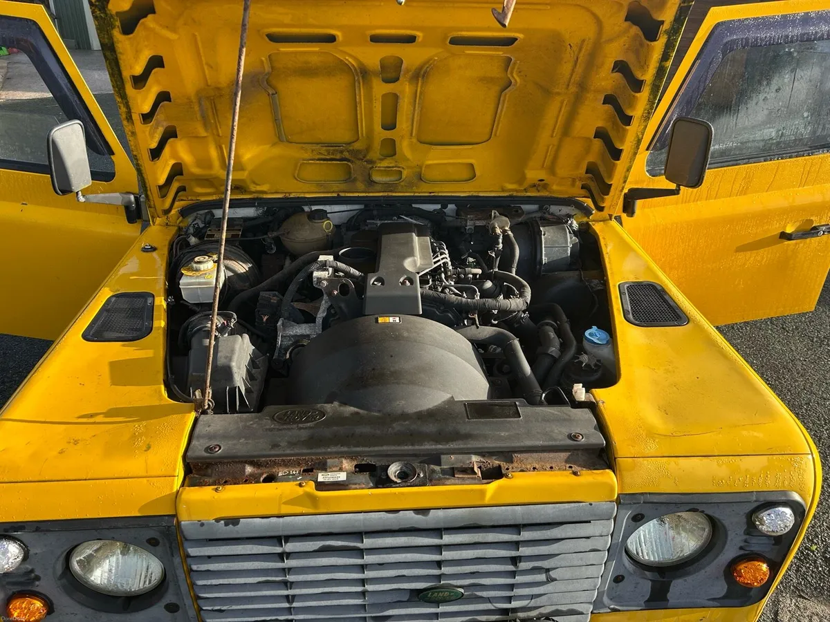 2009 Land Rover Defender 110 - Image 4