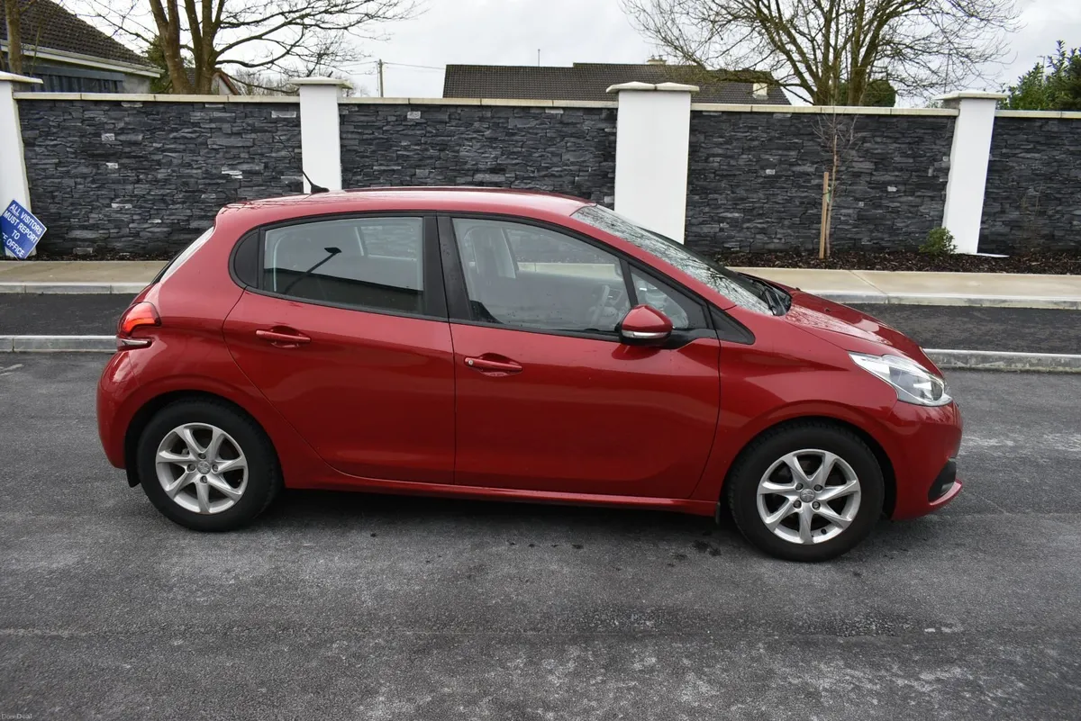 191 Peugeot 208 1.2 Petrol 68HP Manual 82500km - Image 2