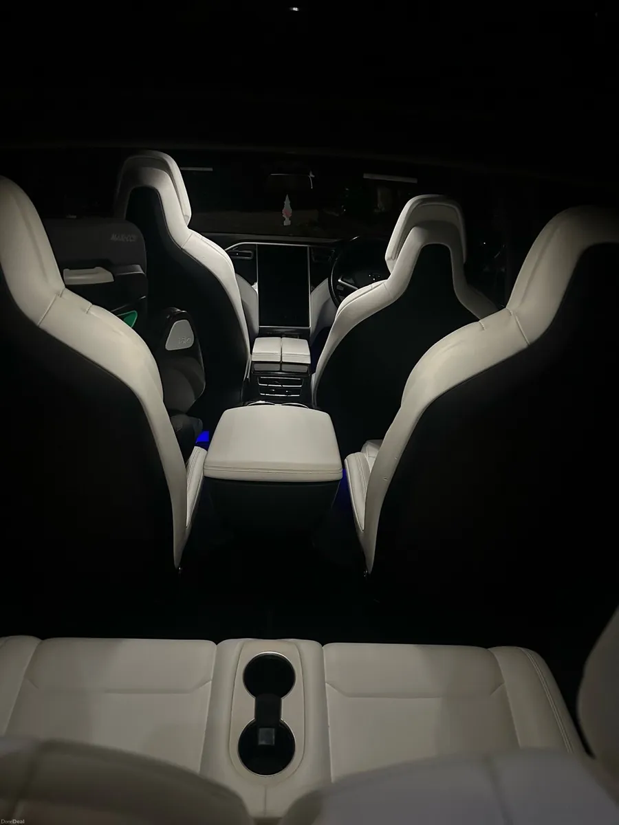 Tesla Model X 2018 - Image 4