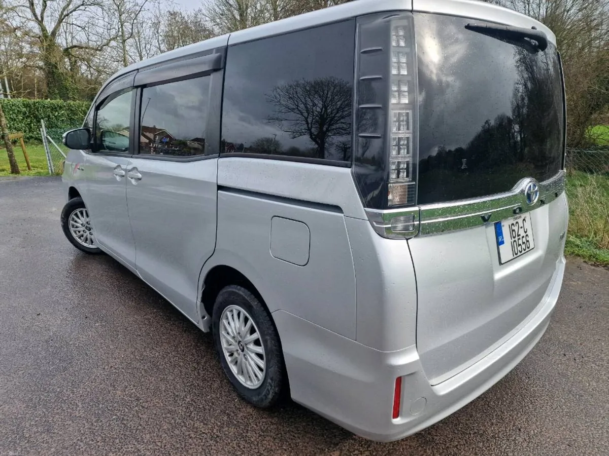 2015 Toyota Noah 1.8L Hybrid 7seater 112k km Auto - Image 4