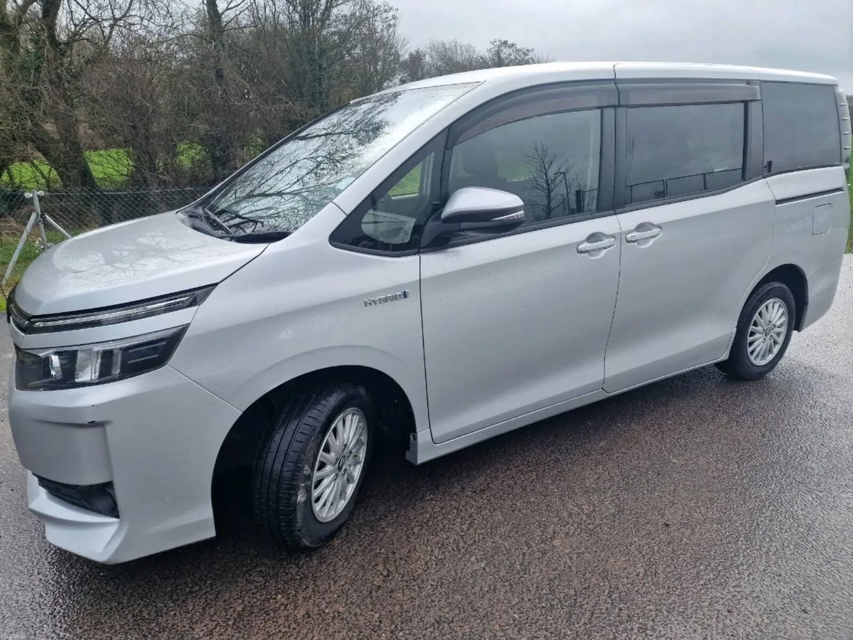 2015 Toyota Noah 1.8L Hybrid 7seater 112k km Auto - Image 3
