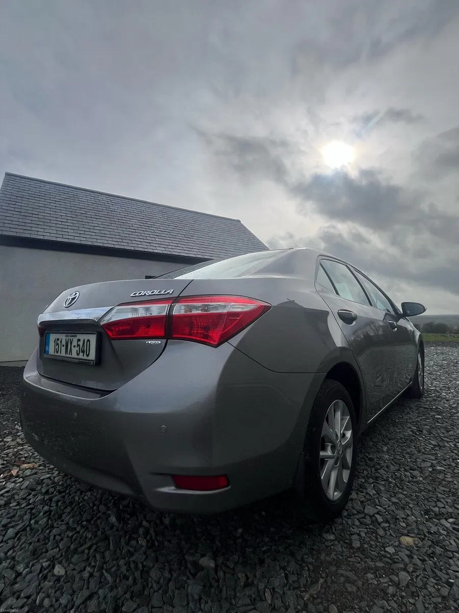 Toyota Carolla Aura - Image 3