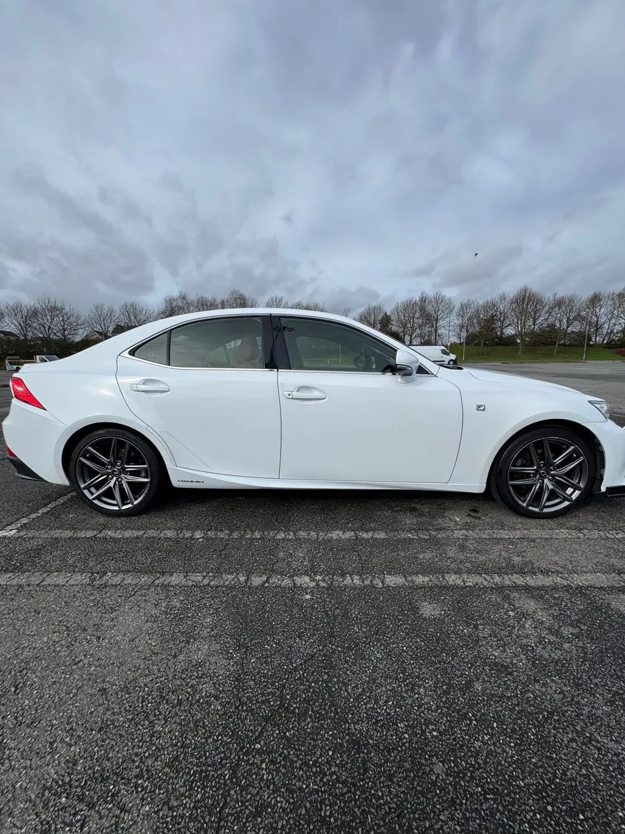 Lexus IS 2015 - F Sport - Image 3