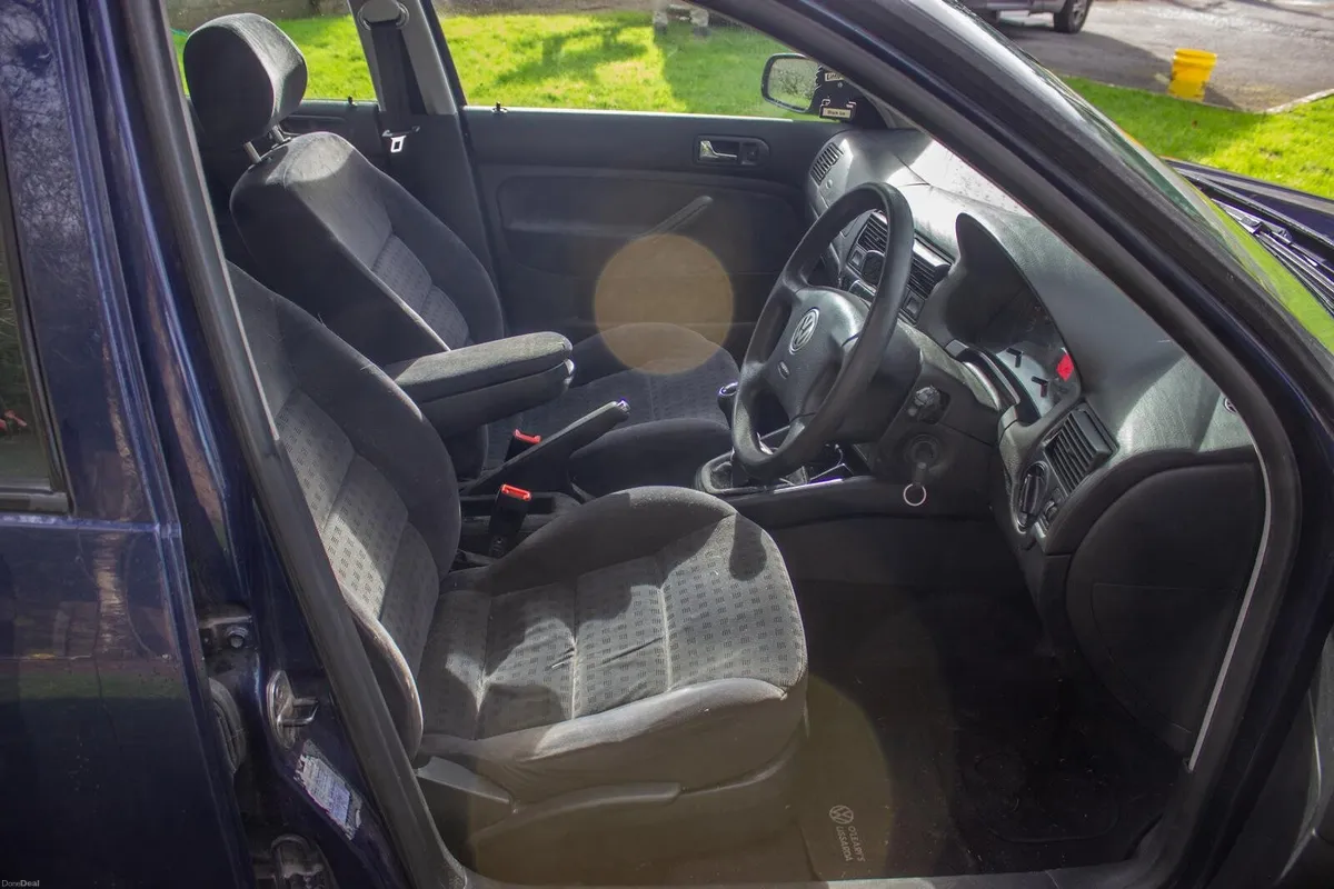 VW Golf 1.4 petrol. MK4  2003 - Image 4