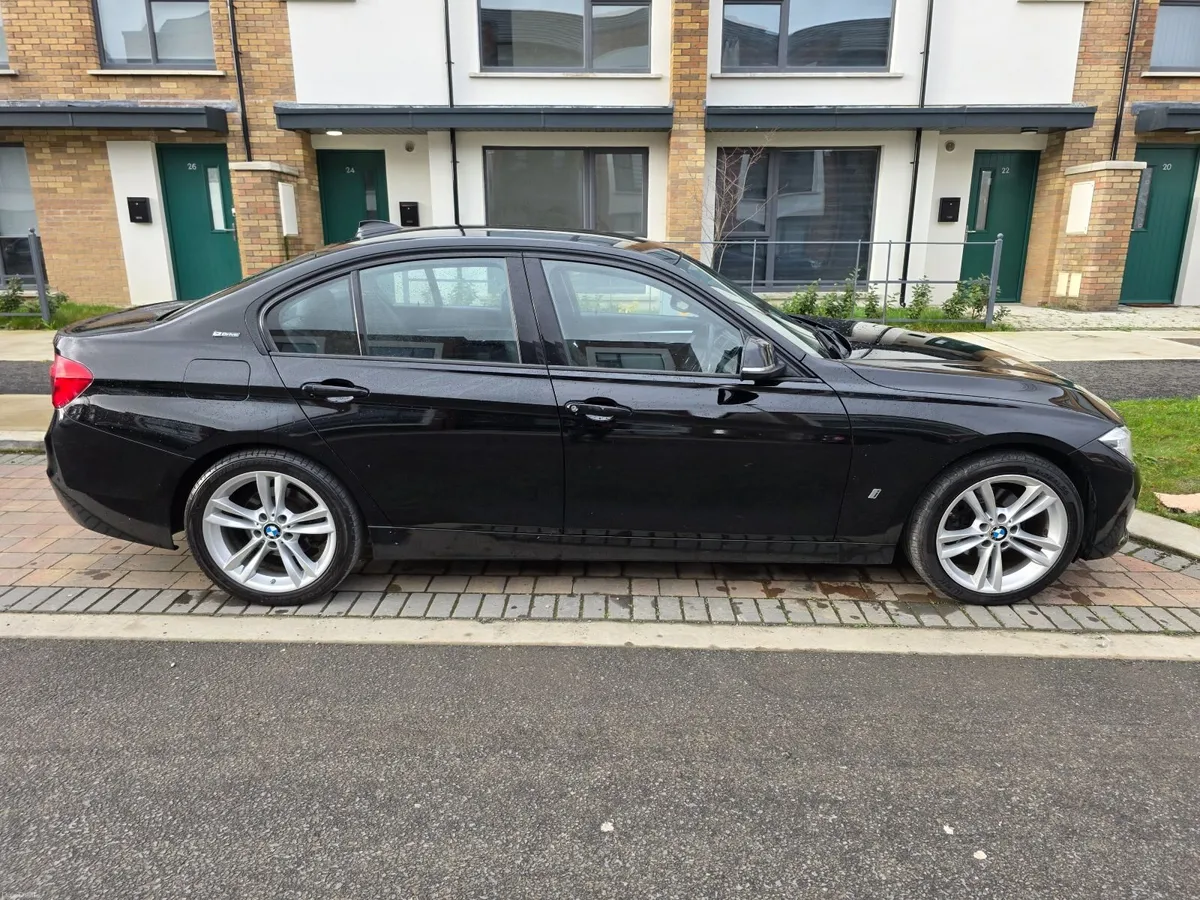BMW 3-Series 2017 - Image 2