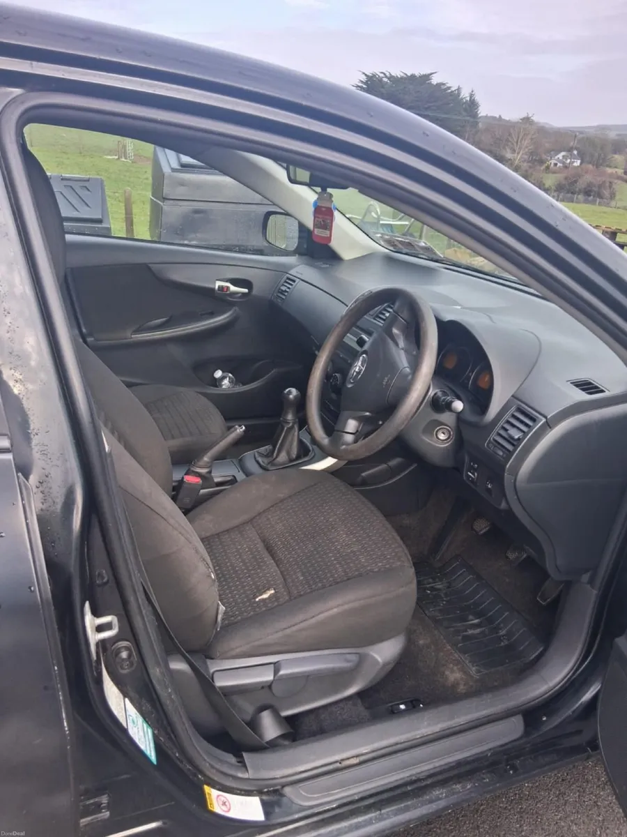 Toyota Corolla 2010 - Image 3