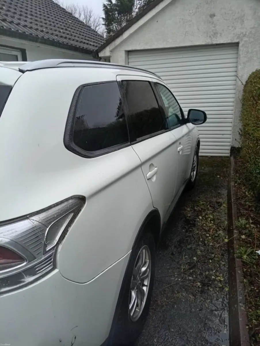 Mitsubishi Outlander 2015 - Image 2
