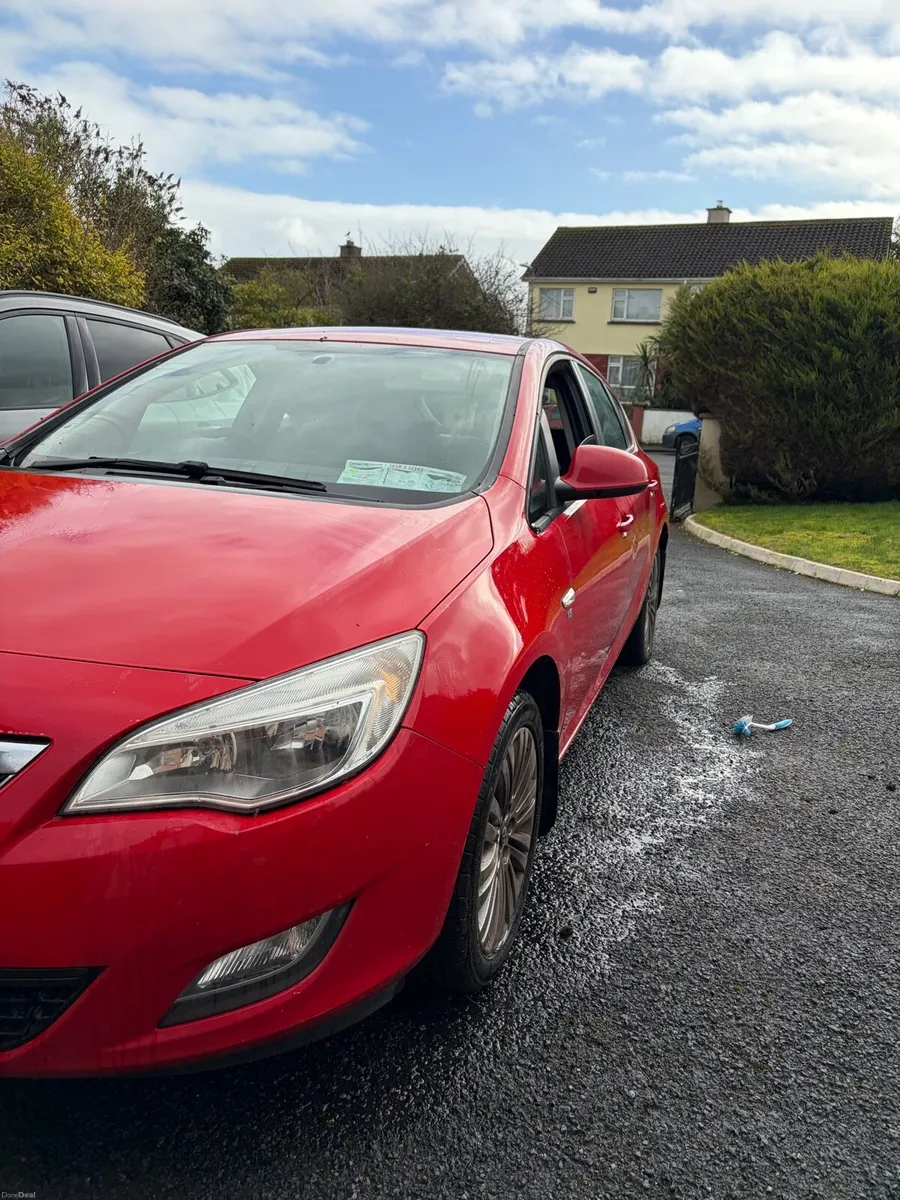 VAUXHALL Astra hatchback - Image 2