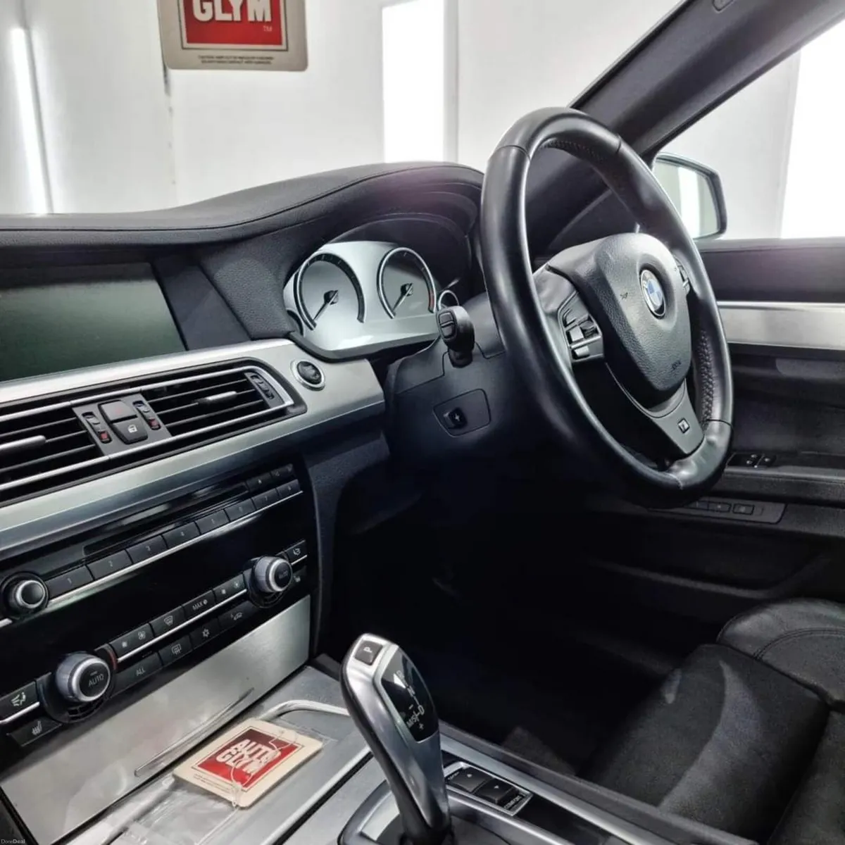 BMW 7-Series 2011 300BHP - Image 2