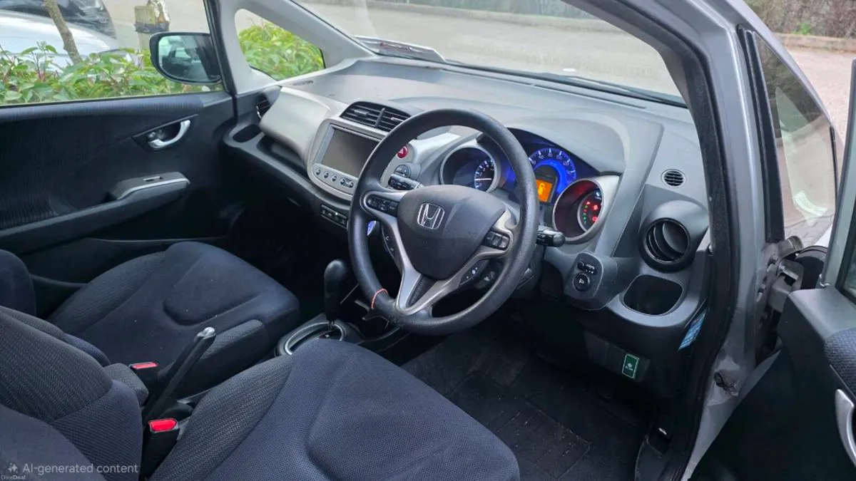Honda Fit Automatic HYBRID - Image 3
