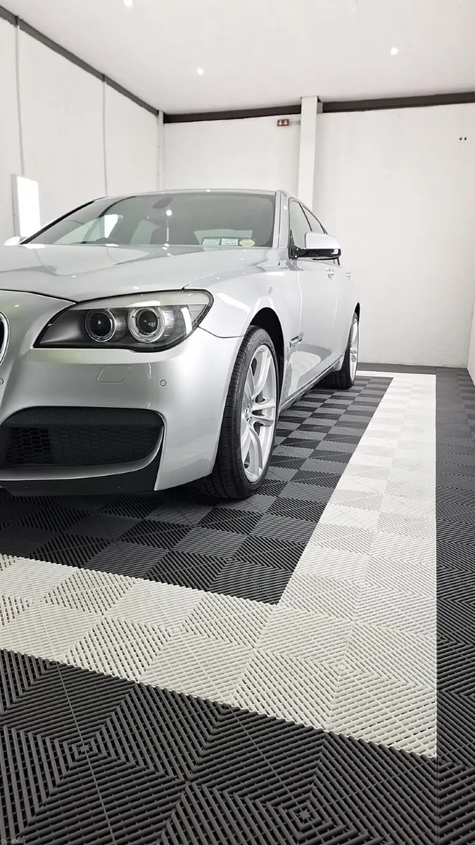 BMW 7-Series 2011 300BHP - Image 4