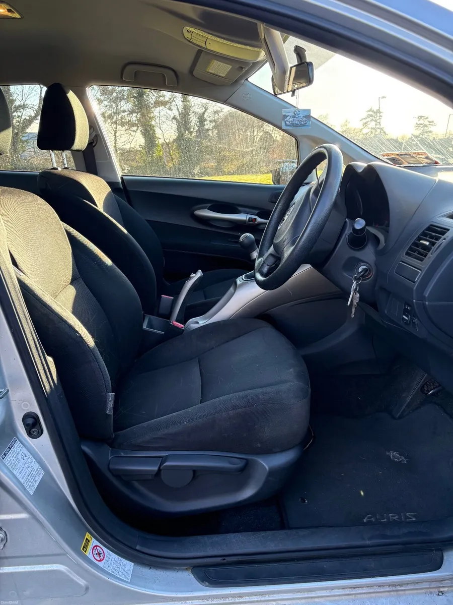 Toyota Auris 2007 Old But Gold - Image 3