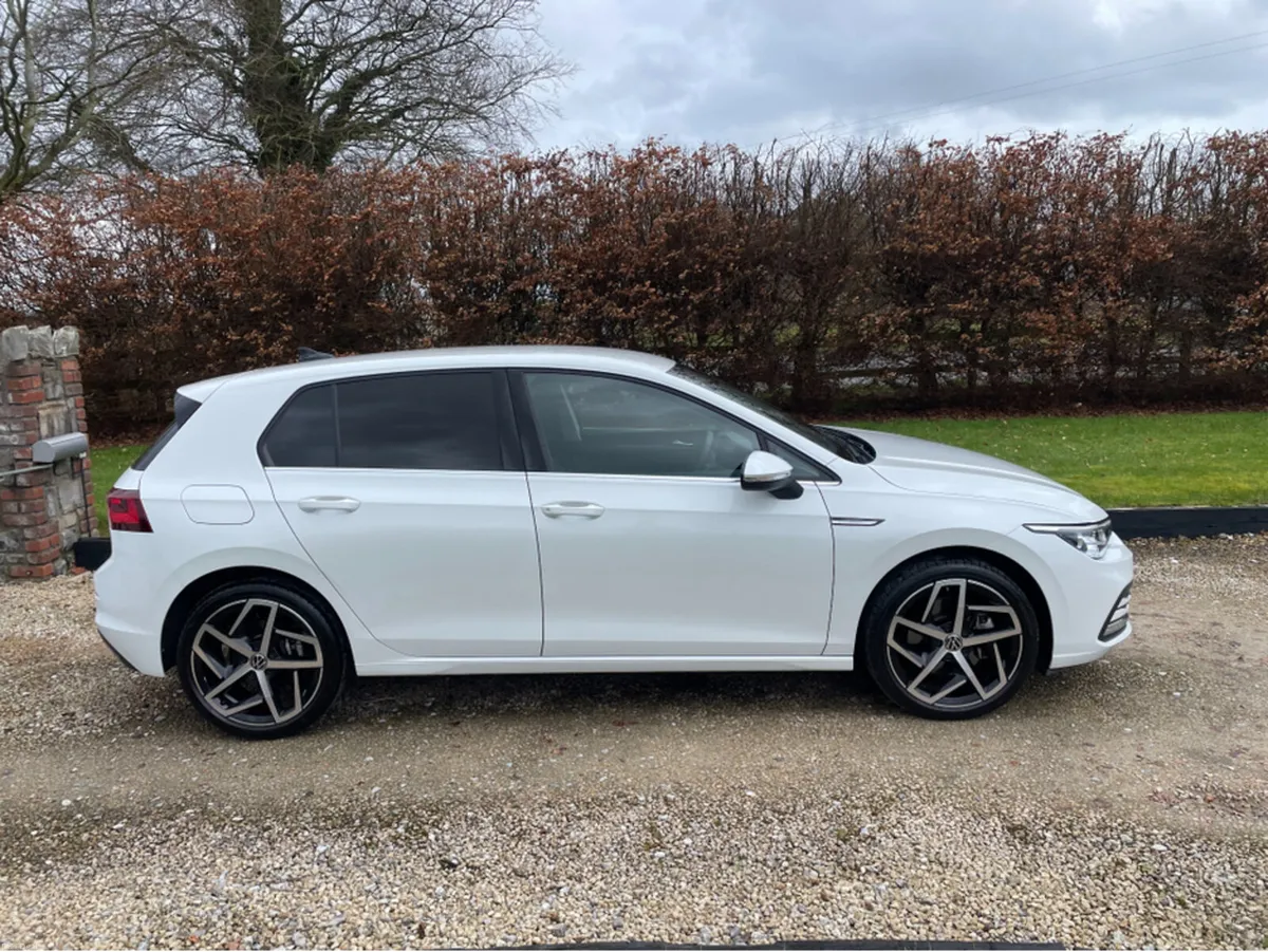 Volkswagen Golf 2.0 TDI 150 BHP DSG STYLE 5 DOOR. - Image 4