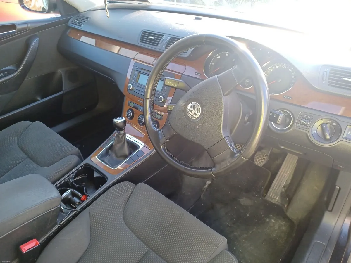 Volkswagen Passat 2005 - Image 3