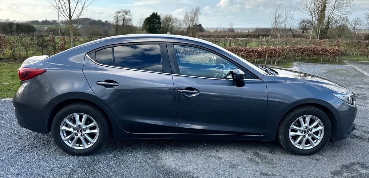 Mazda 3 2.2D Skyactiv-d Se-l NAV 4DR) - Image 2