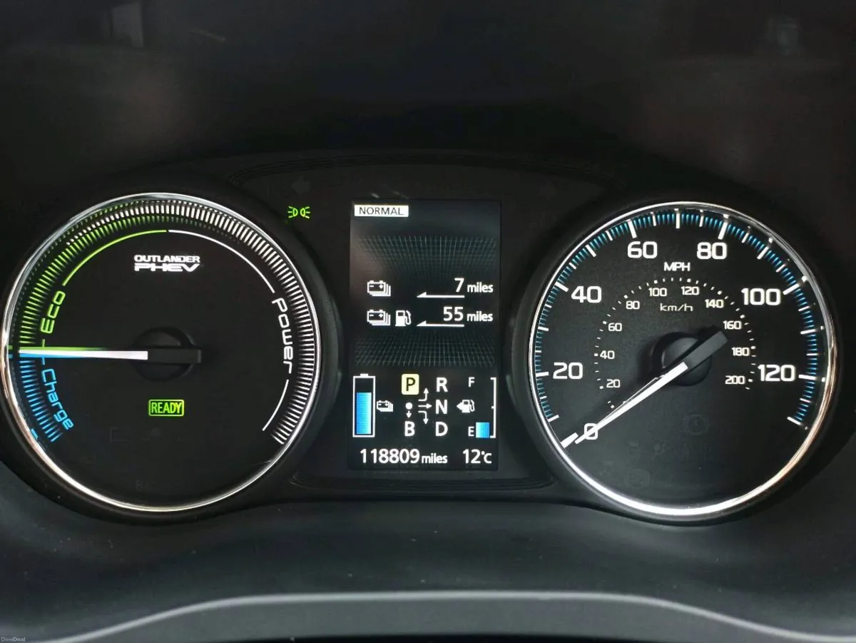 Mitsubishi outlander PHEV GX4H - Low miles - Image 3